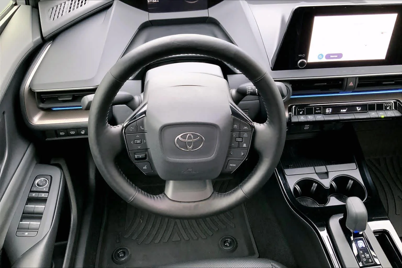 Used 2023 Cutting Edge Toyota XLE image 6