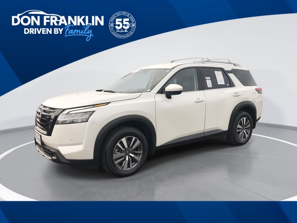 2023 Nissan Pathfinder SL 4WD's photo