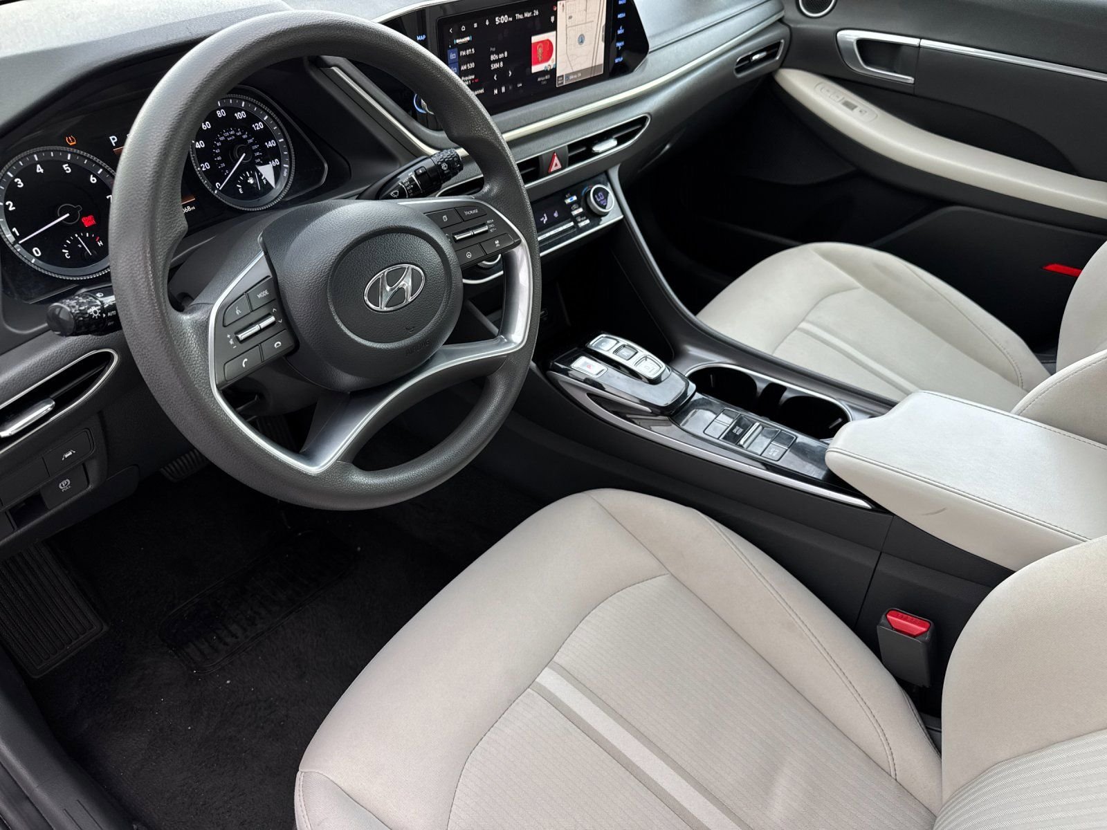 Used 2023 Silver Hyundai SEL image 9