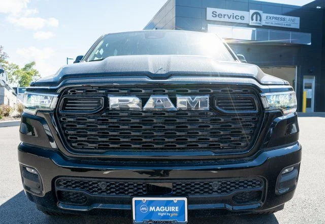 New 2026 Diamond Black Crystal Pearl-Coat Exterior Paint RAM Big Horn/Lone Star image 3
