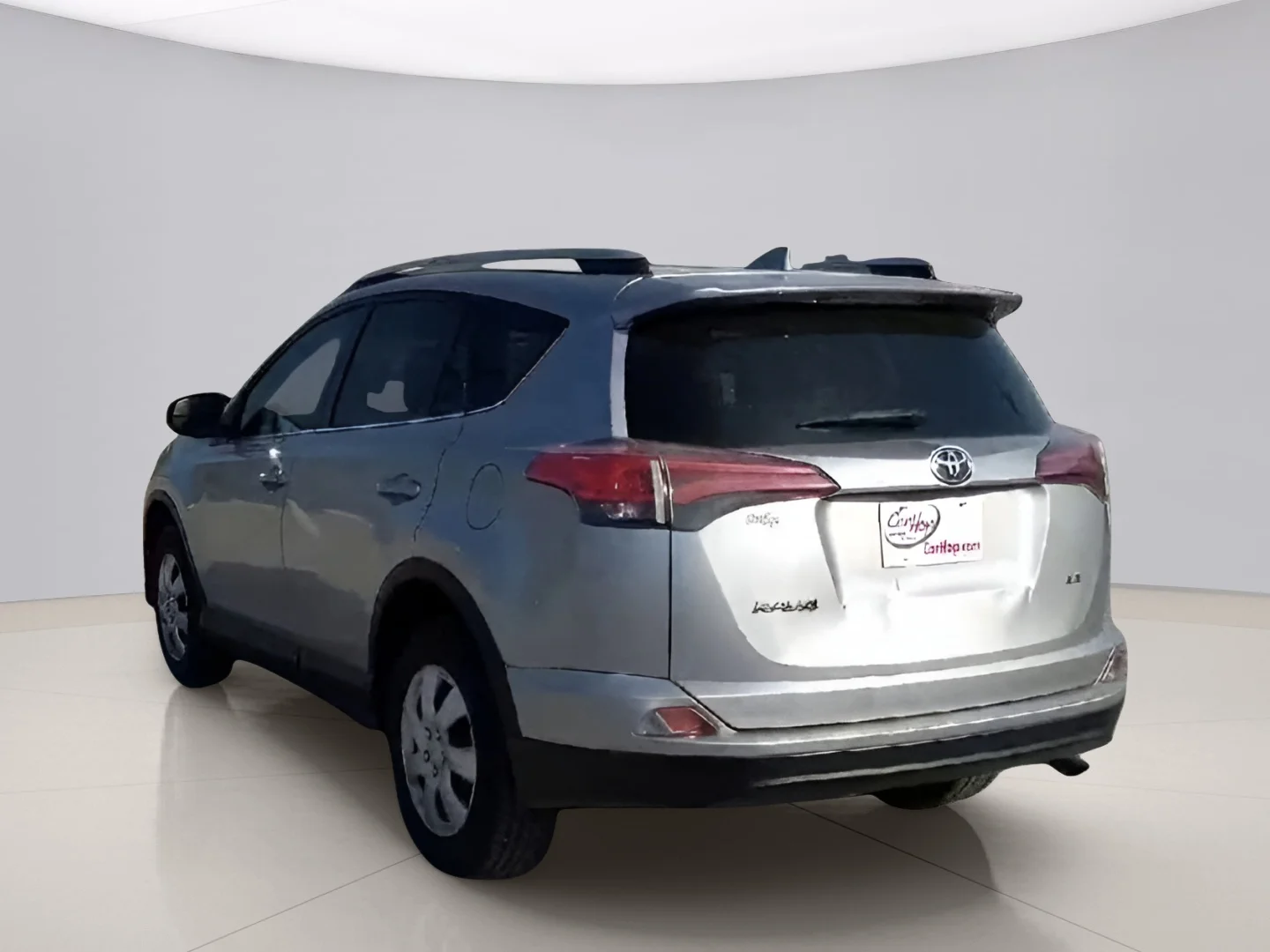 Used 2016 Gray Toyota LE image 5