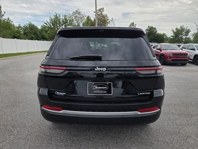 New 2026 Diamond Black Crystal Pearl-Coat Exterior Paint Jeep Limited image 11