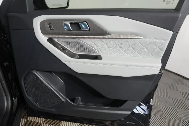 New 2027 Agate Black Metallic Ford Platinum™ image 35