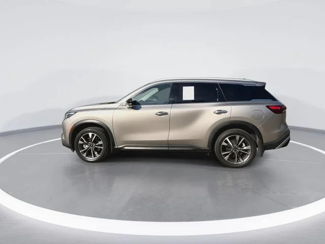 Used 2023 Silver INFINITI LUXE image 7