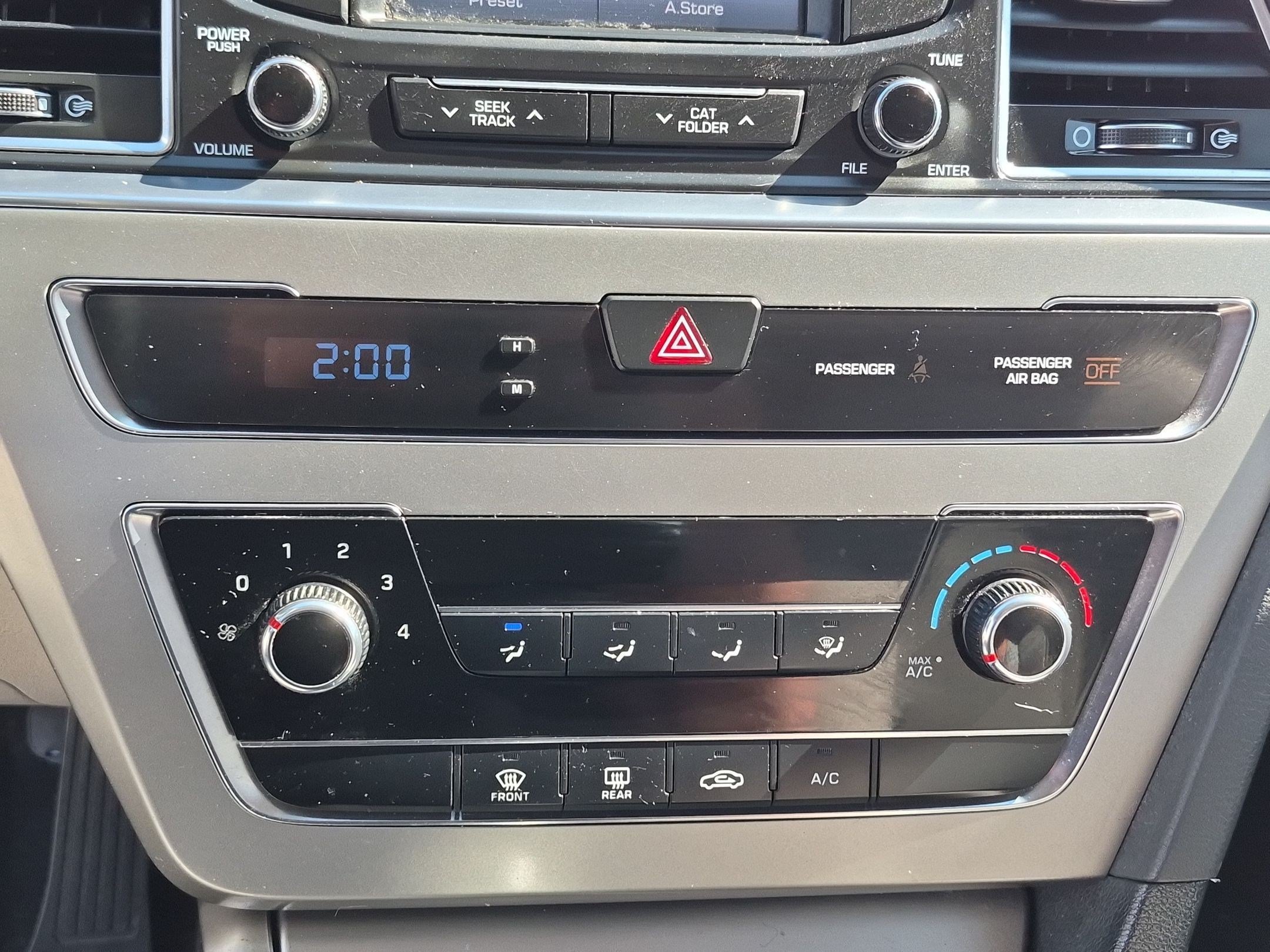 Used 2015 Shale Gray Metallic Hyundai 2.4L SE image 21