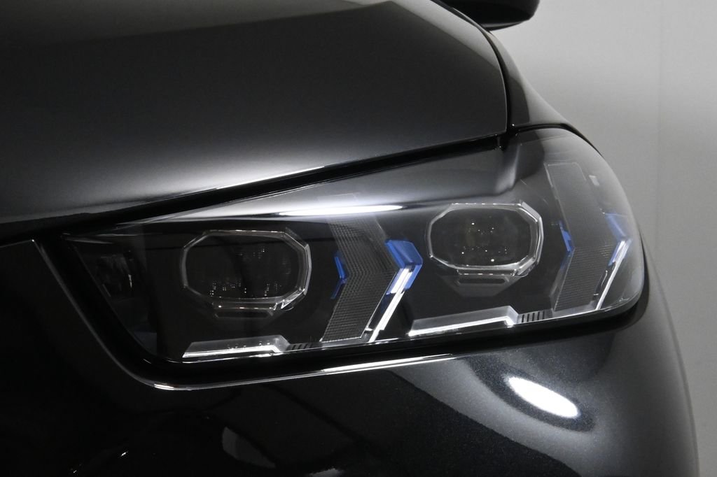 Used 2026 Black BMW xDrive40i image 11