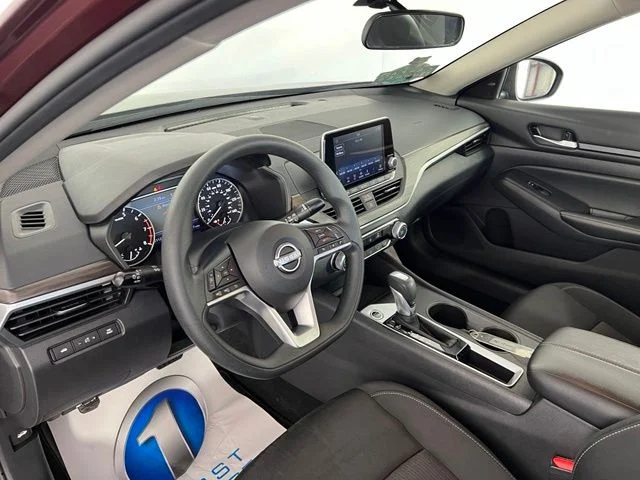 Used 2025  Nissan 2.5 SV image 12