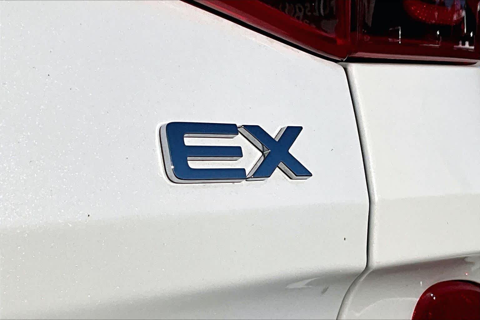 Used 2021 Snow White Pearl Kia EX image 9