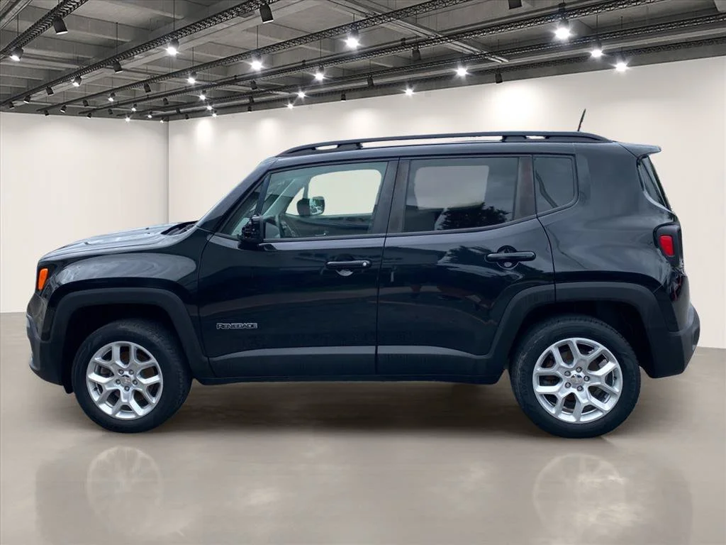 Used 2018 Black Jeep Latitude image 4