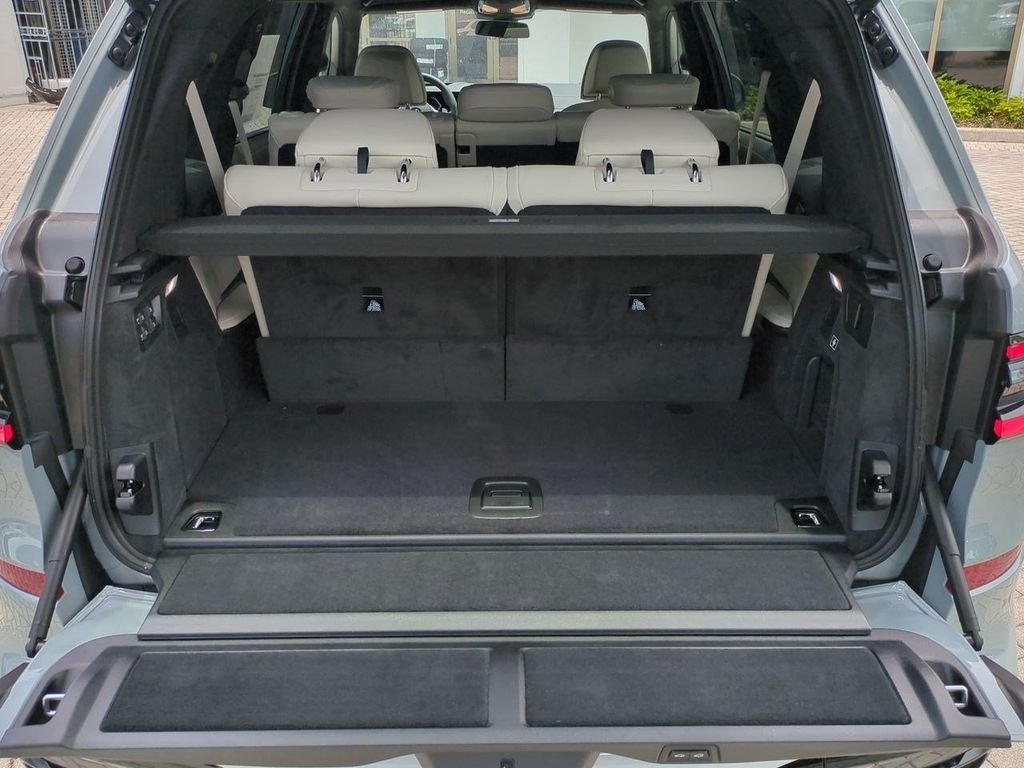 New 2027 Gray Metallic BMW xDrive40i image 13