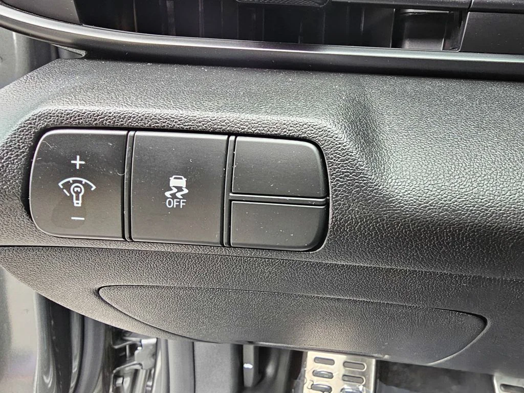 Used 2025 Gray Hyundai SEL Sport image 18