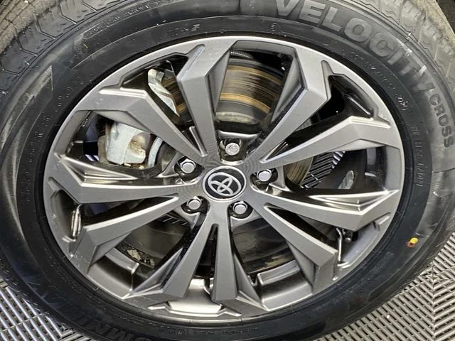 Used 2024 Blue Toyota XLE Premium image 31