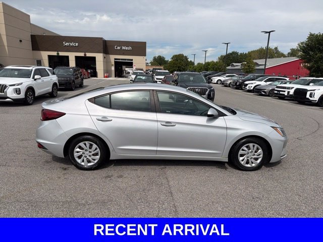Used 2019 Silver Hyundai SE image 21