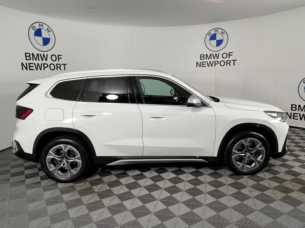 Used 2024 White BMW xDrive28i image 10