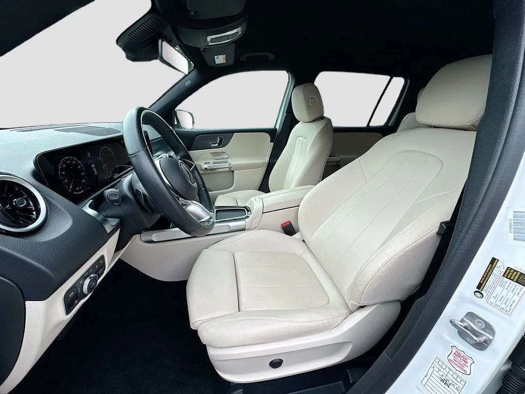 Used 2025  Mercedes-Benz GLB 250 image 20