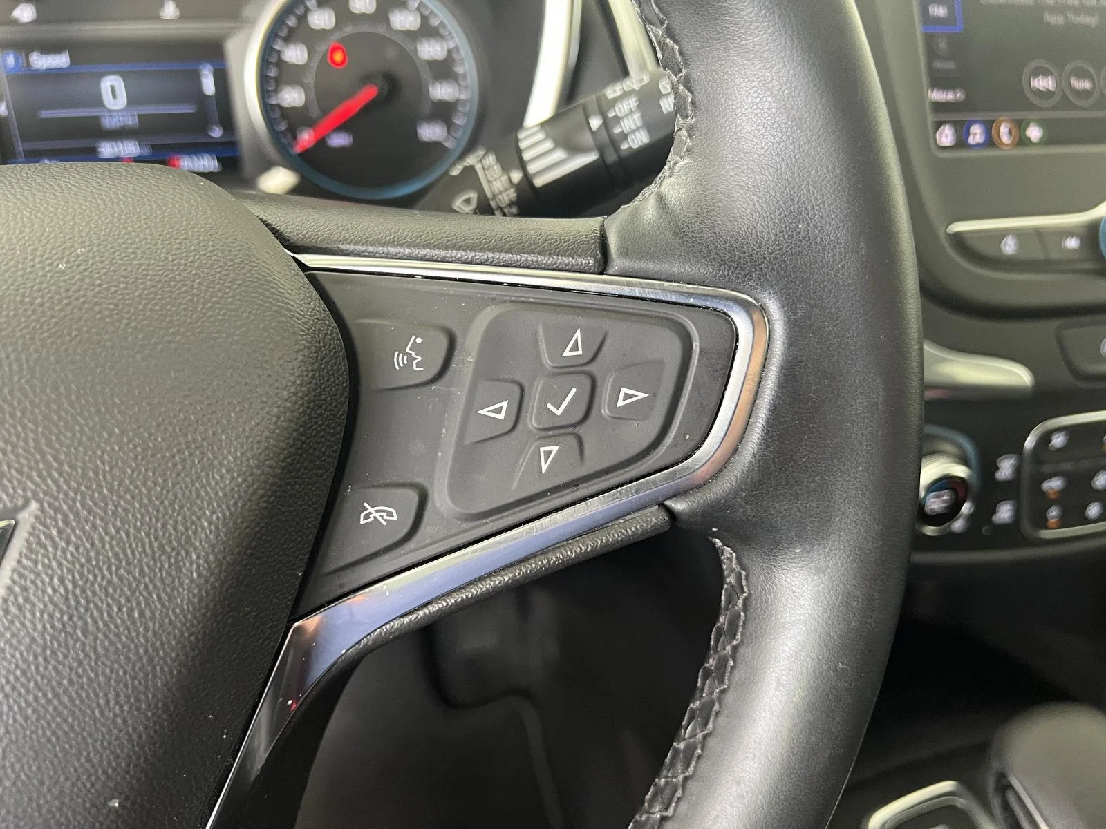 Used 2024 Lakeshore Blue Metallic Chevrolet LT image 10