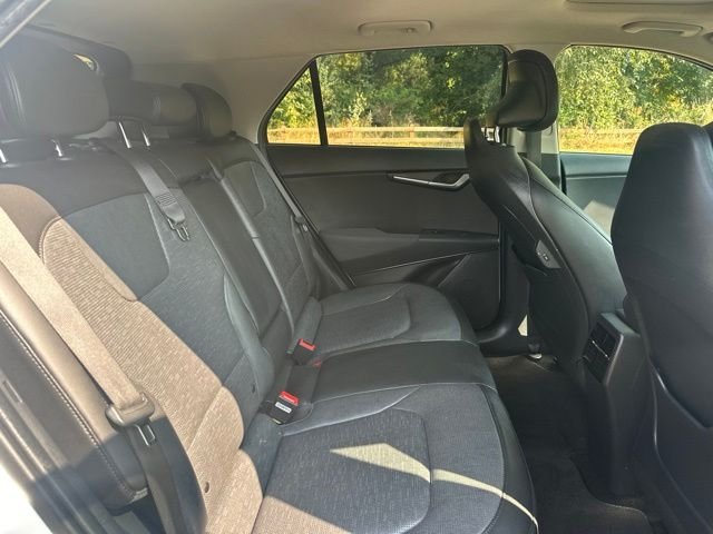 Used 2023 Snow White Pearl Kia Wave image 21