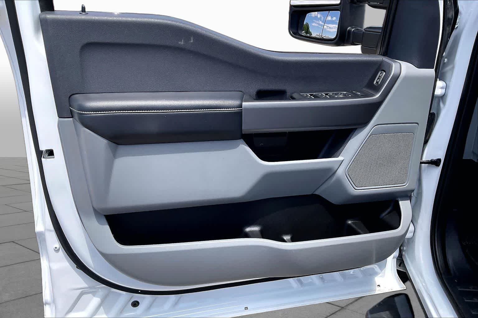Used 2024 Oxford White Ford XLT image 21