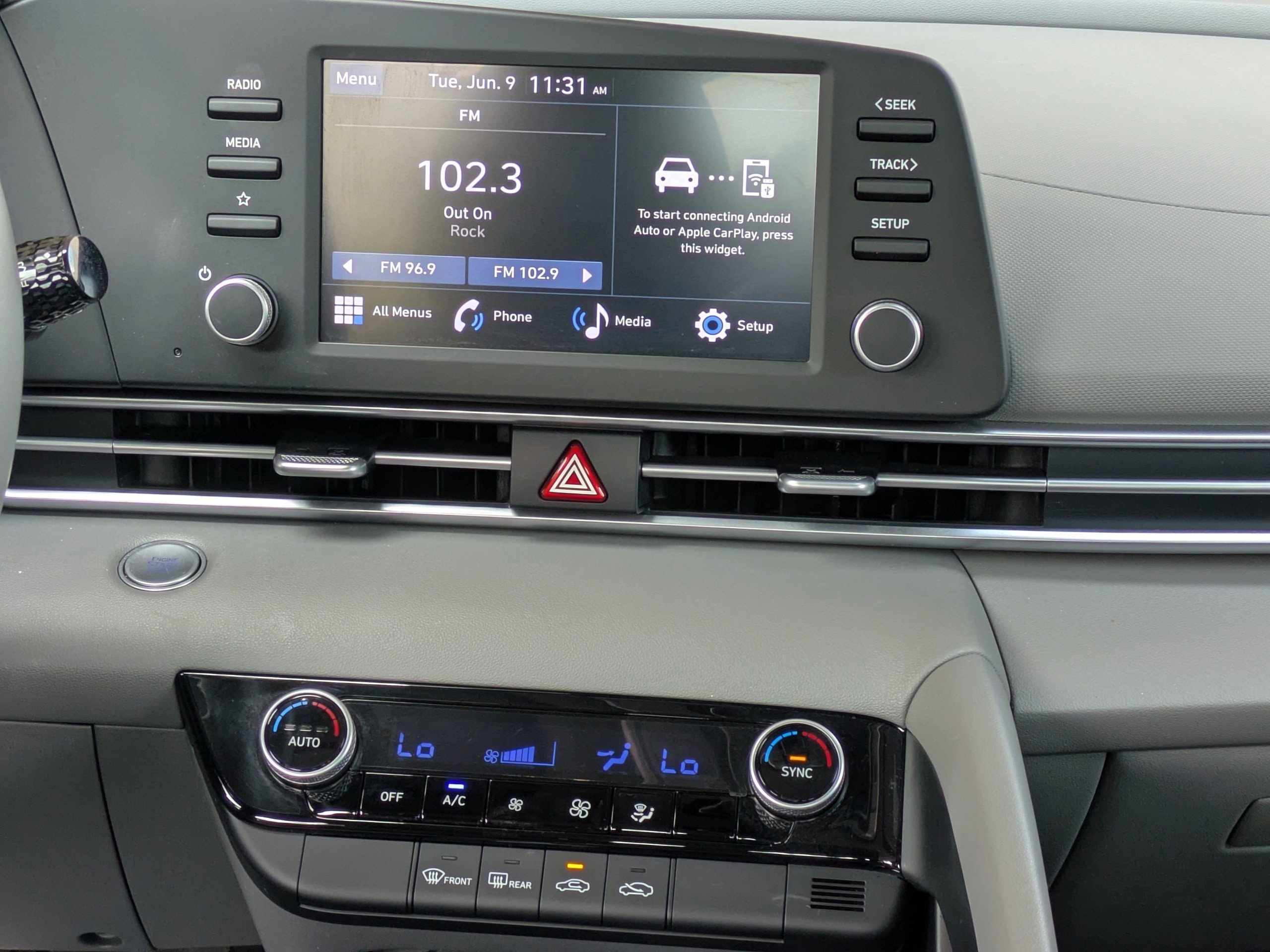 2025 Hyundai Elantra SEL - Photo 16