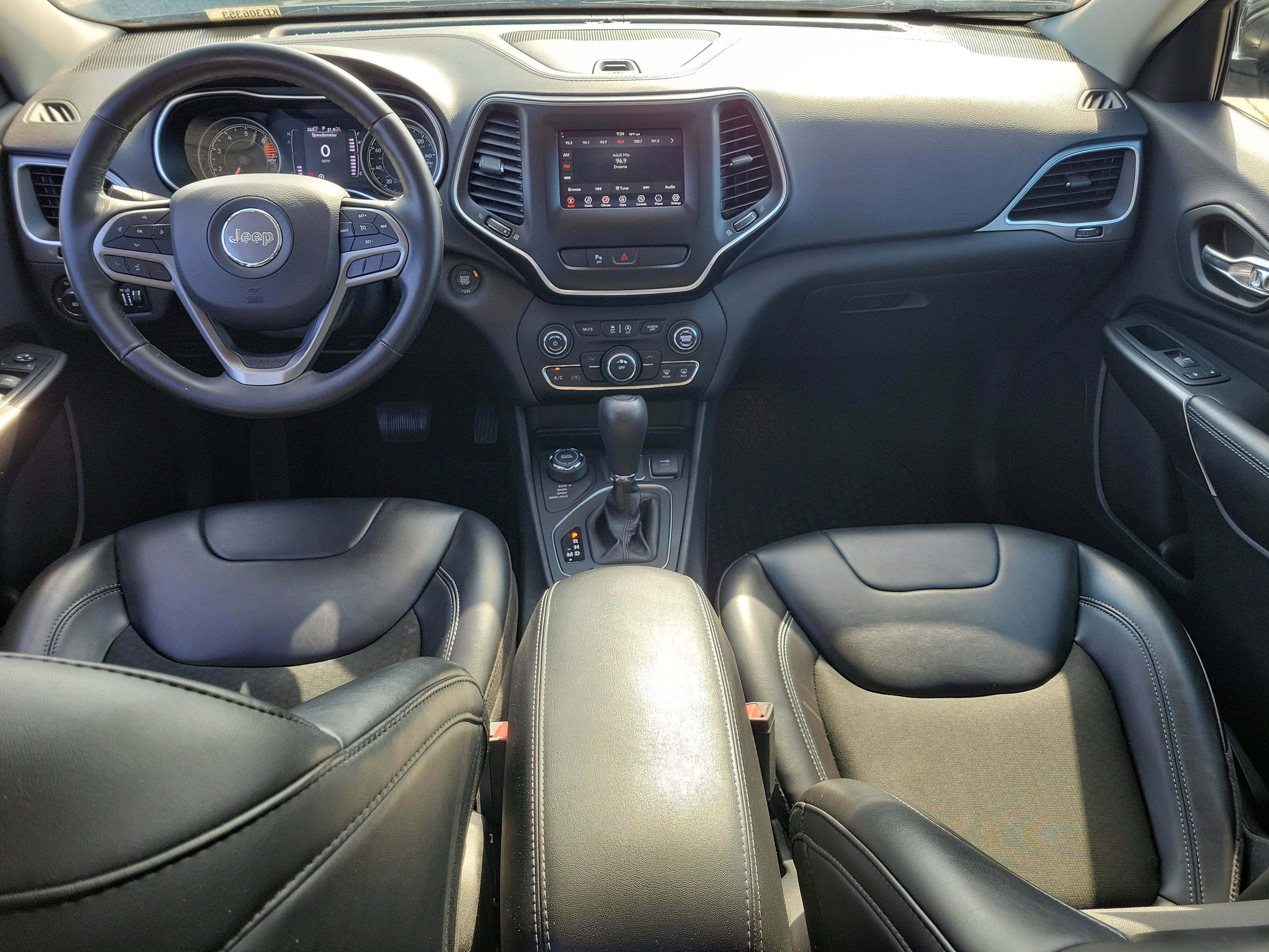 Used 2019 Diamond Black Crystal Pearlcoat Jeep Latitude Plus image 16