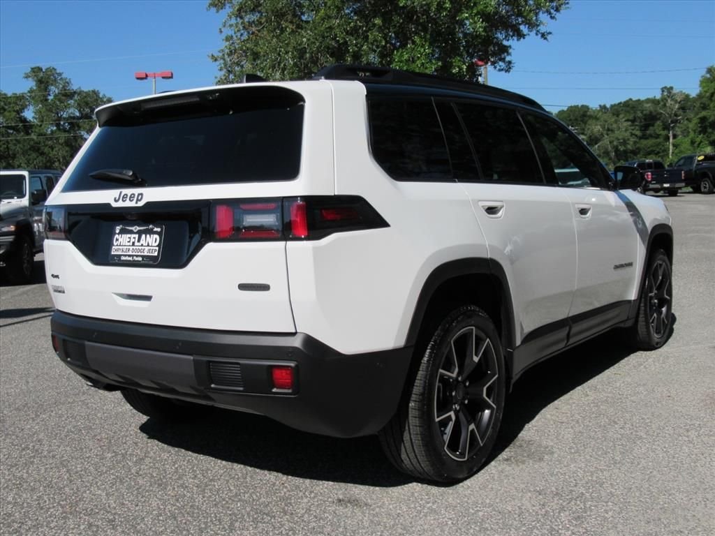 New 2026 Bright White Clear-Coat Exterior Paint Jeep Overland image 7