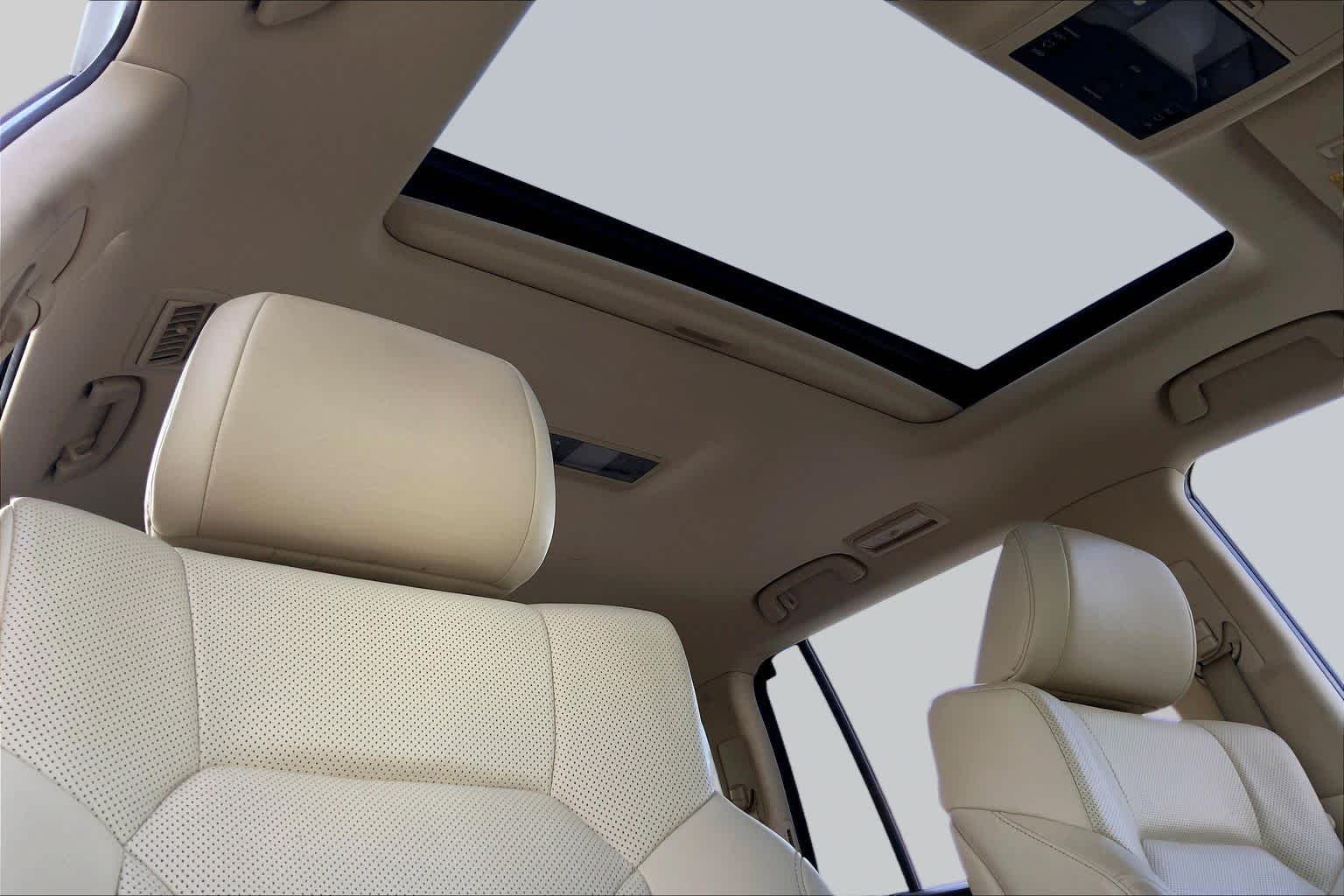 Used 2020 Eminent White Pearl Lexus  image 14