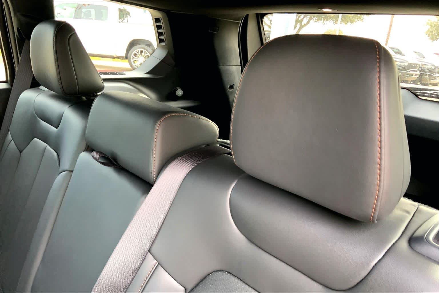 New 2026 Diamond Black Crystal Pearlcoat Jeep Limited image 18