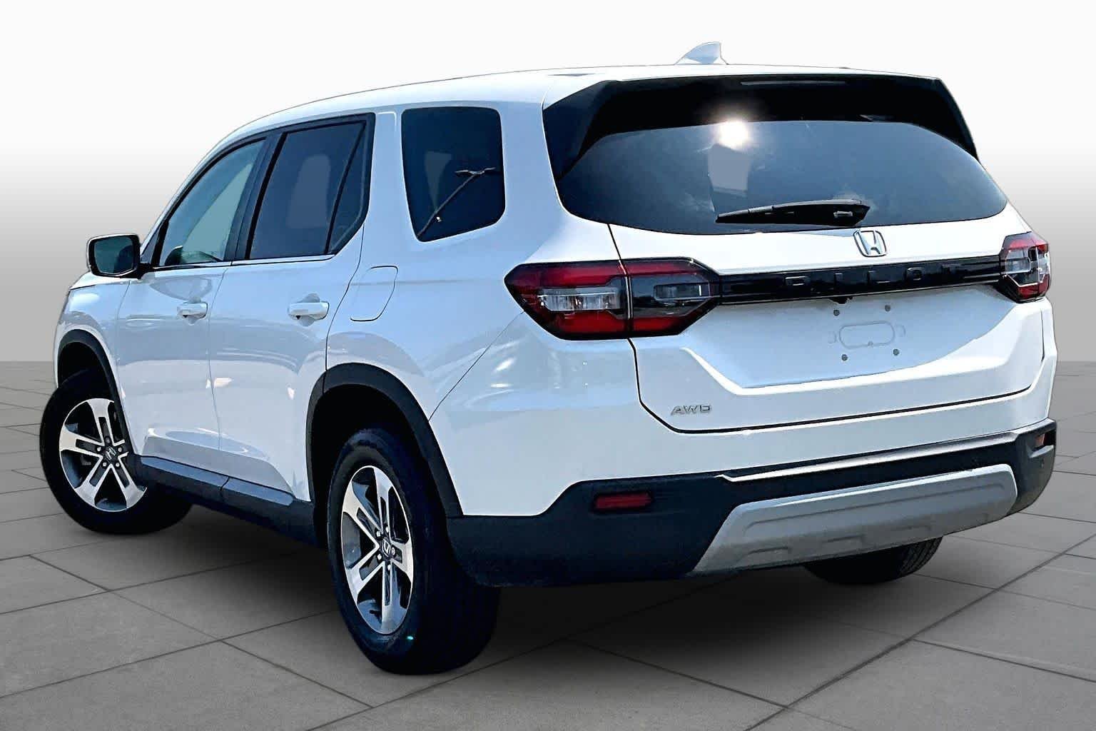 Used 2024 Platinum White Pearl Honda EX-L 8 Passenger image 12