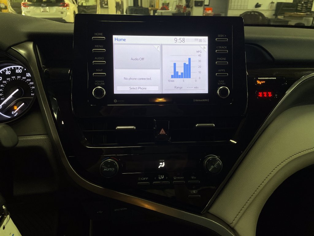 Used 2021  Toyota SE image 22