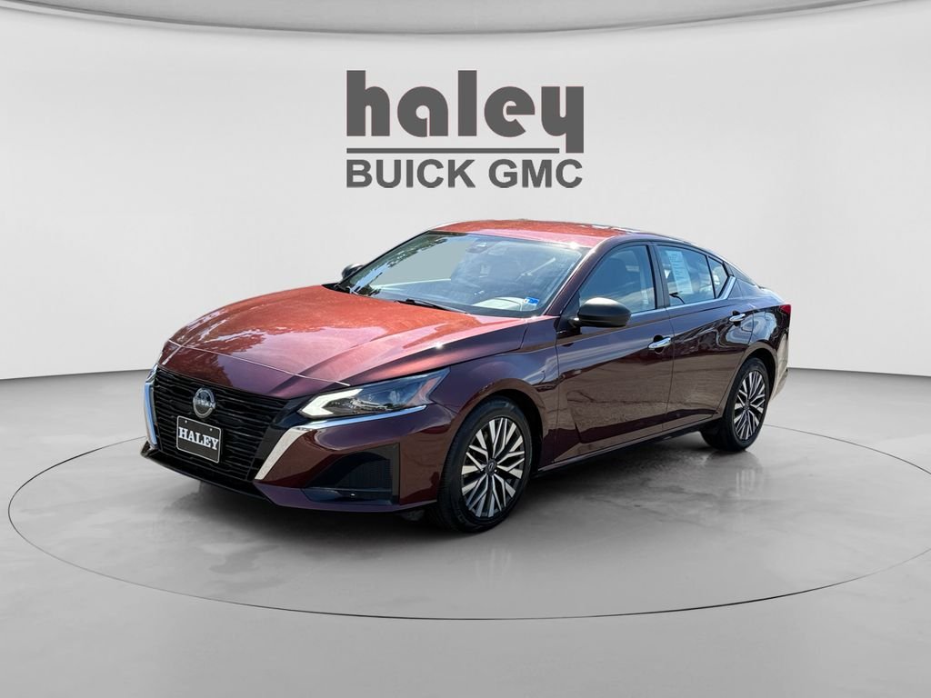 Used 2024 Red Nissan 2.5 SV image 1