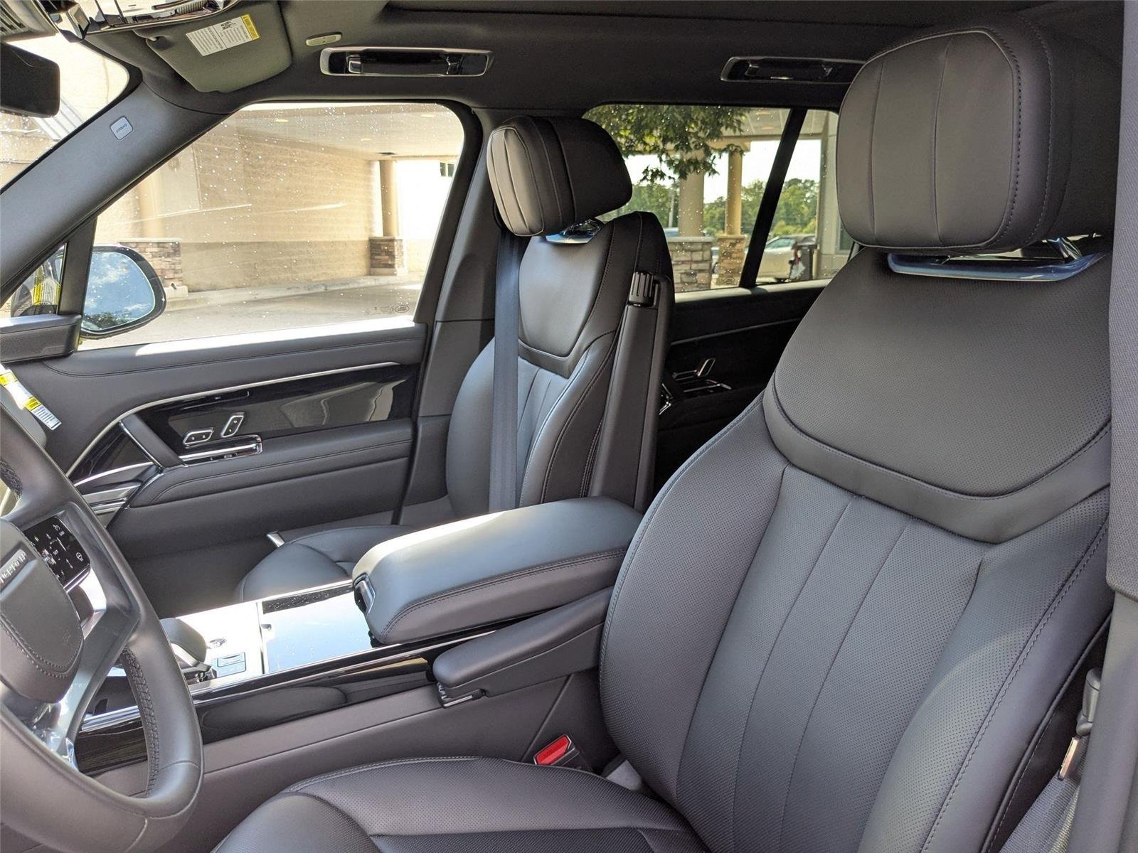 2025 Land Rover Range Rover SE - Photo 14