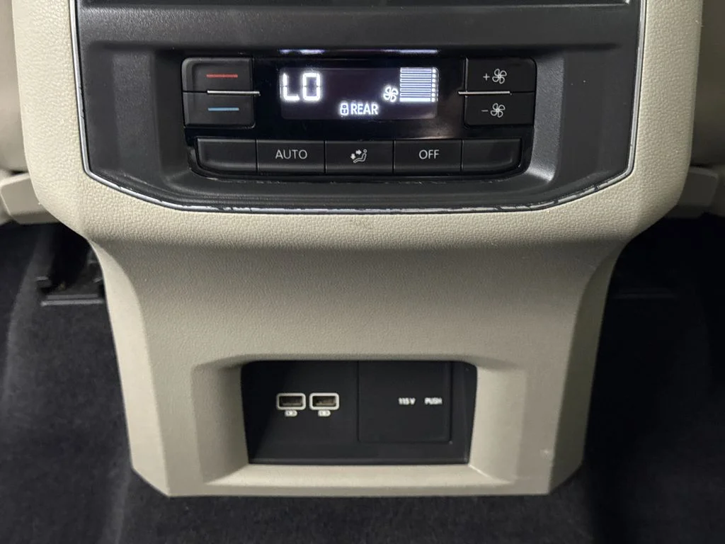 Used 2018 Blue Volkswagen SEL image 14