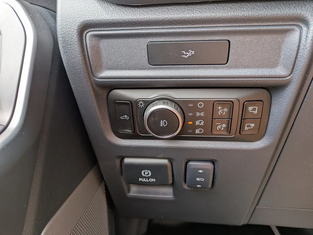 New 2026 Oxford White Ford XLT image 29