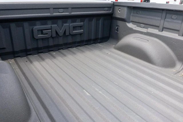 Used 2022 Summit White GMC AT4 w/Leather image 9