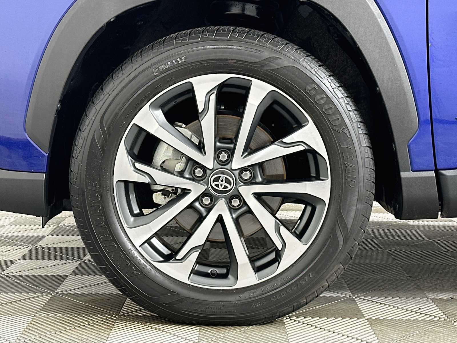 Used 2022 Blue Crush Metallic Toyota XLE image 29