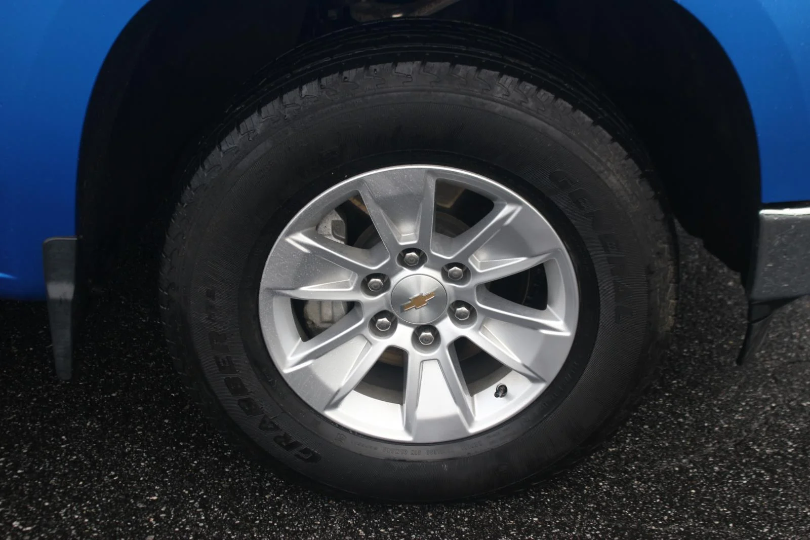 Used 2025 Riptide Blue Metallic Chevrolet LT image 36