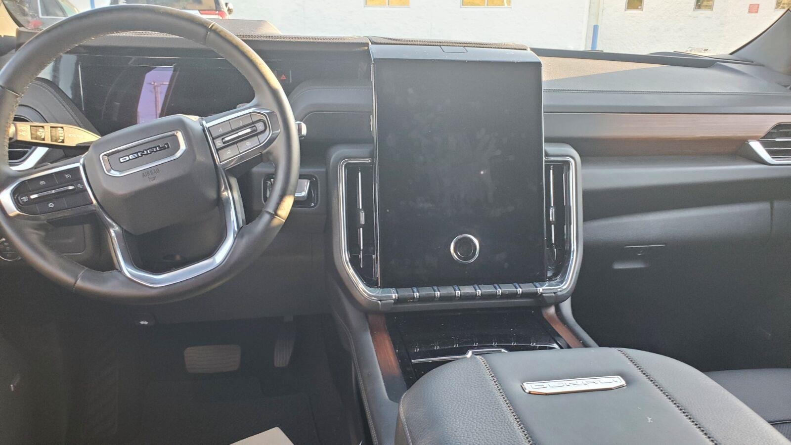 Used 2025 White Frost Tricoat GMC Denali image 7
