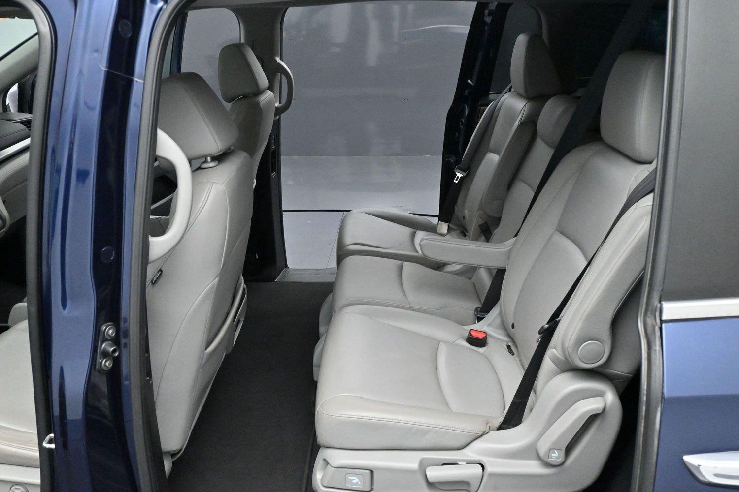 Used 2018 Blue Honda EX-L image 28