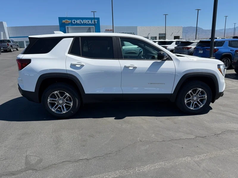 New 2026 Summit White GMC Elevation image 2