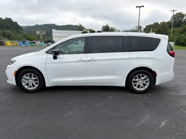Used 2026 White Chrysler Select image 10