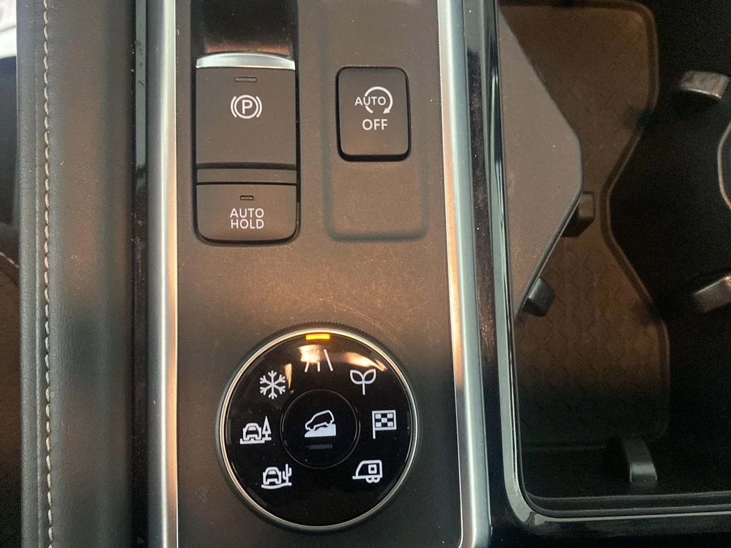 Used 2023 Gun Metallic Nissan SL 4WD image 8