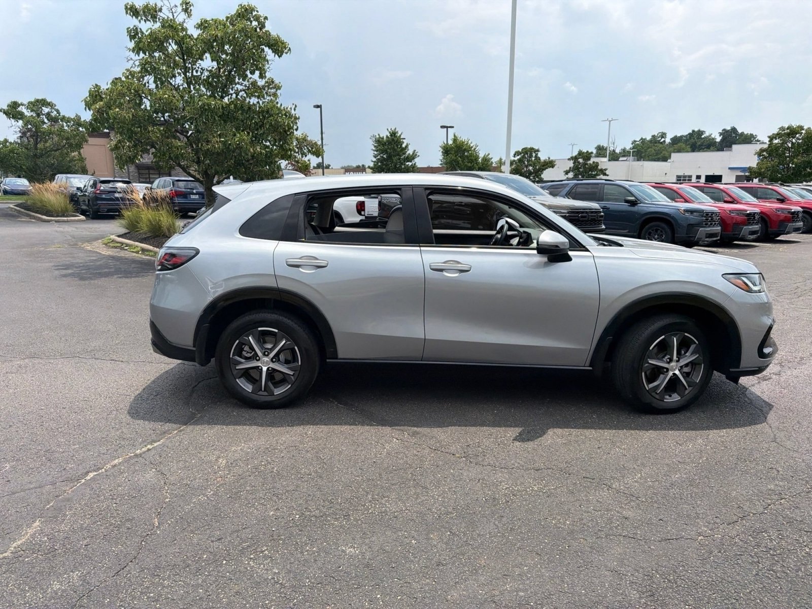 Certified Used 2025 Lunar Silver Metallic Honda EX-L image 30