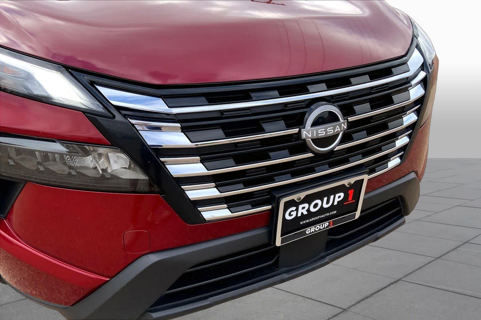 Used 2025 Scarlet Ember Tintcoat Nissan SV image 30