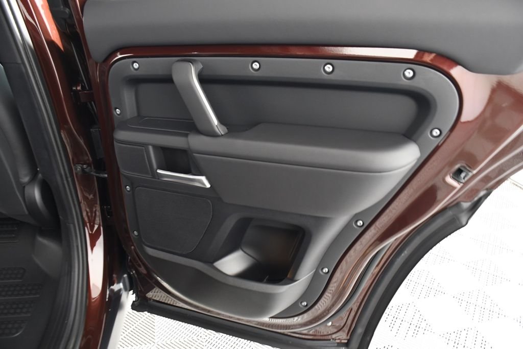 2026 Land Rover Defender S - Photo 20