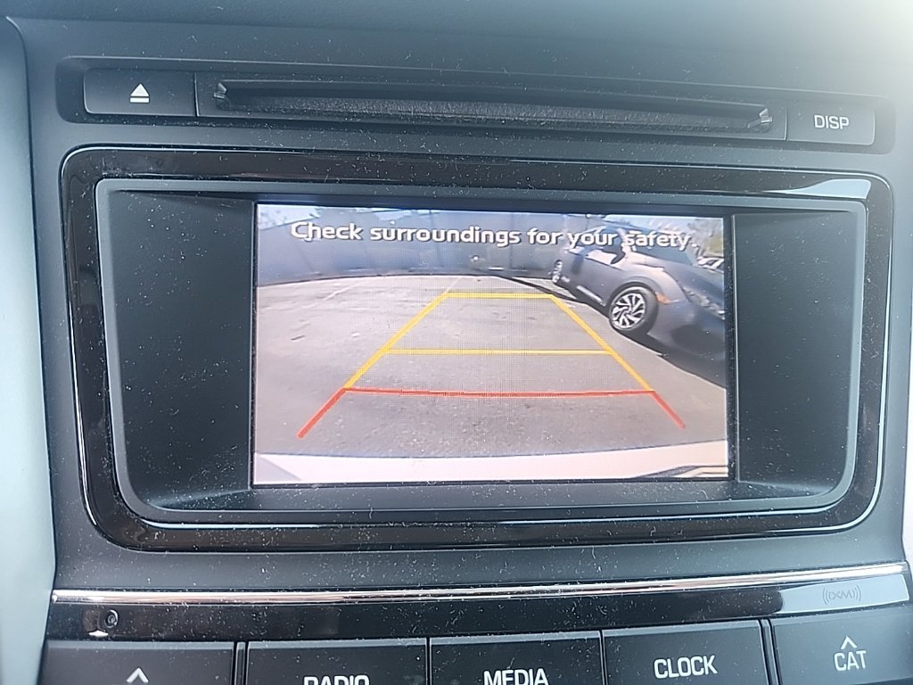 Used 2017 Winter White Hyundai SE image 22