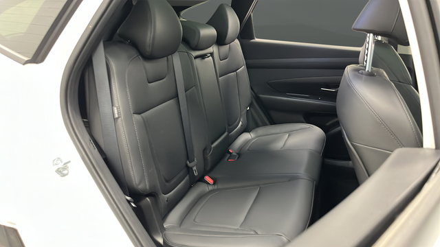Used 2025 Creamy White Pearl Hyundai SEL Convenience image 25