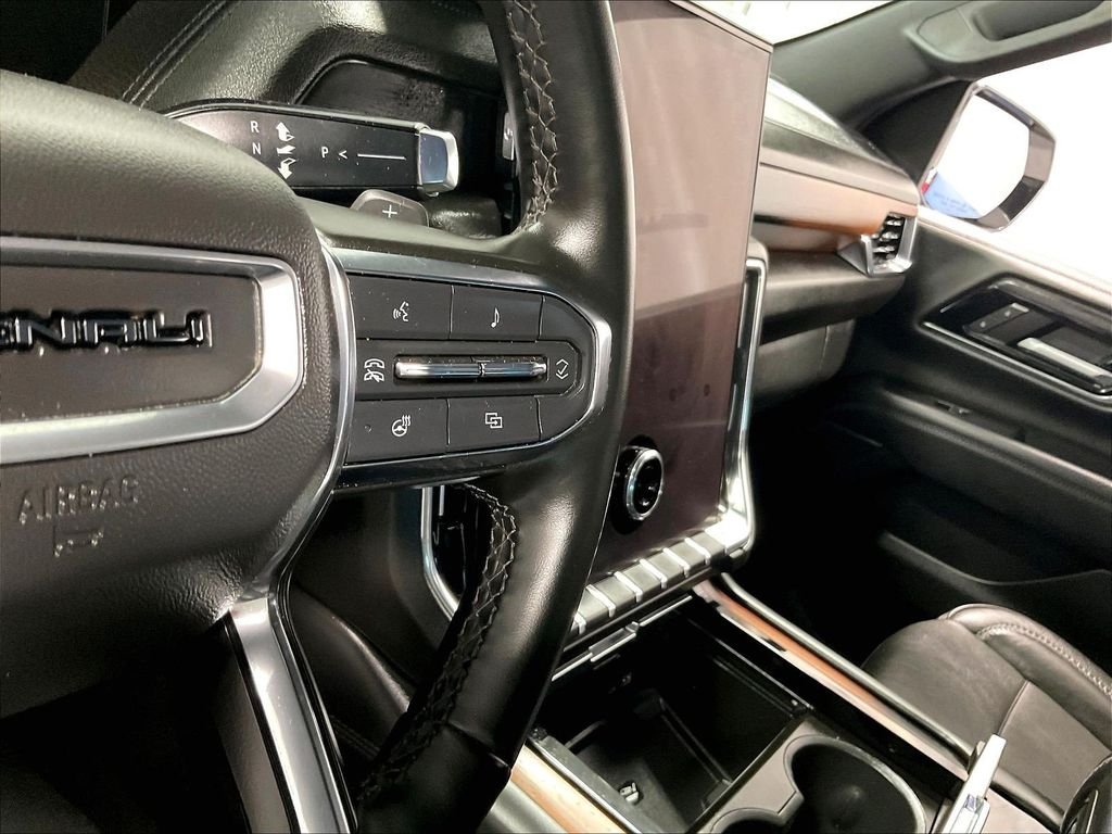 Used 2025 White GMC Denali image 24