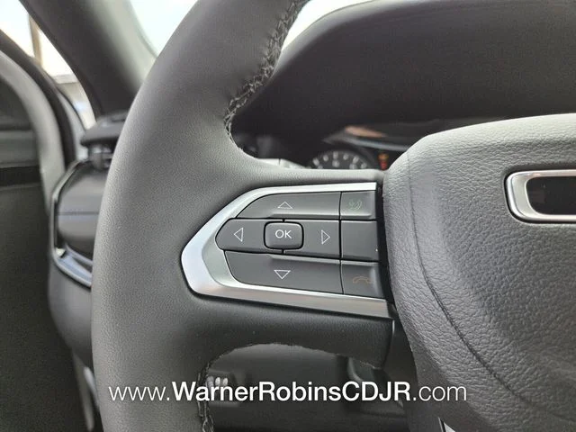 New 2026 Bright White Clear-Coat Exterior Paint Jeep Latitude image 22
