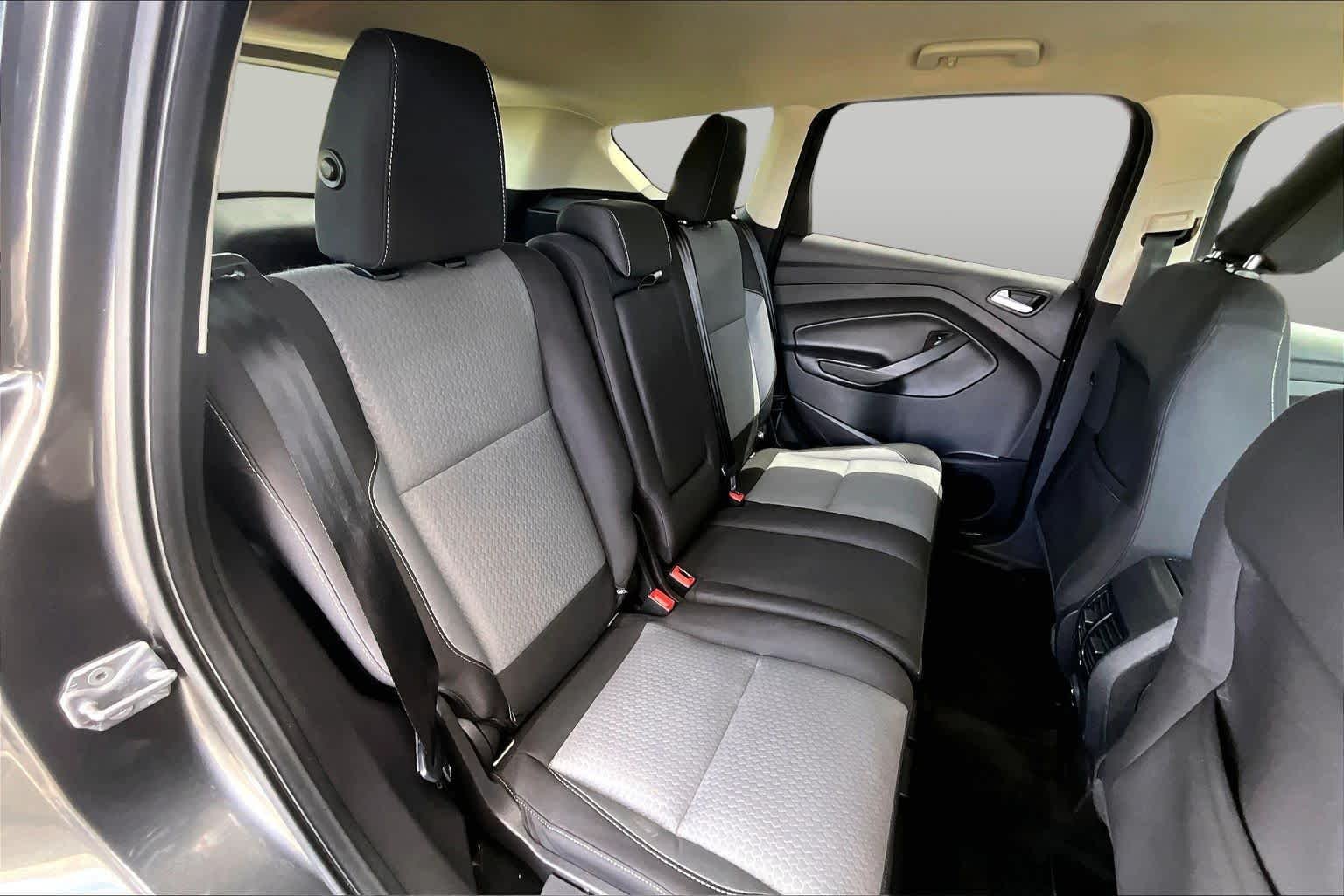 Used 2018 Magnetic Metallic Ford SE image 20