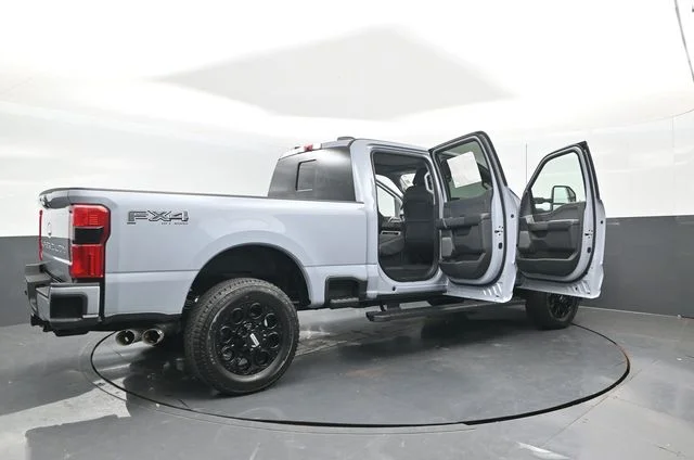 New 2027 Glacier Gray Metallic Tri-Coat Ford F-250® Lariat® image 30